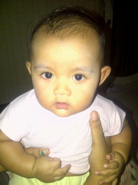 Amha29's tweet photo. Selamat hari jd yg k'4bln putraQ , mkin pintar n mkin lucu y ..loploploplope you AQsha Dwie Putrae http://t.co/wRZYBvNAvF