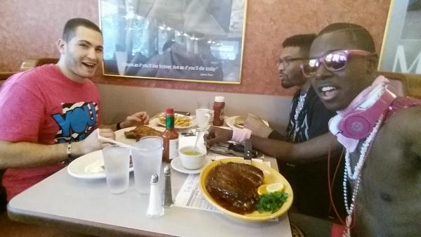 tehcoverdale's tweet photo. #Ribs...
The #BreakfastOfChampions! Now off to #NYC to prepare for tonight's #GoPinkBash at @publichousenyc!
#SHM http://t.co/kRCzeGa3XD
