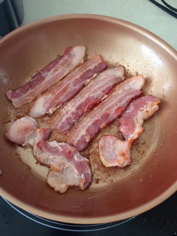 WenzelMica's tweet photo. @hedaikesXero @construed_miss @Sora180sx @myjesusreigns88 No gun for me, no bacon for you mothafucka!! #nerdbacon http://t.co/VNlmlHCKMz