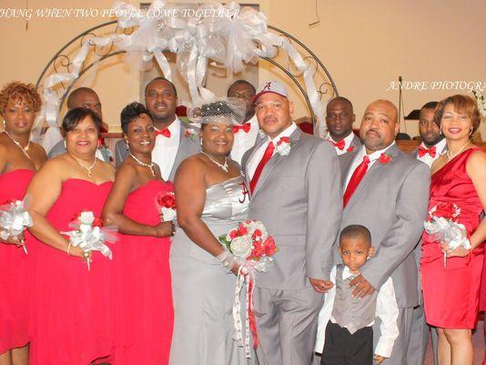 Tennessean's tweet photo. #Alabama bride surprises husband with 'Roll Tide' dress: http://t.co/zquyZoql4M http://t.co/WvNyISmRWt