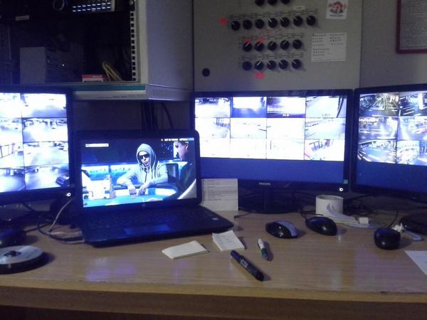 JakubDotPy's tweet image. Dnes mám na noční o zábavu postaráno. Chlapi, vydržím s vámi až do konce ;-) #EPTLive