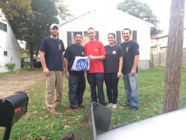 .<a href="/IBEW/">IBEW</a> Local 1049 &amp; 25 giving back on Long Island! Great job! <a href="/IBEWRENEW/">RENEW</a> @UCOMMRadio <a href="/LIFEDofLABOR/">L.I. FED of Labor</a>