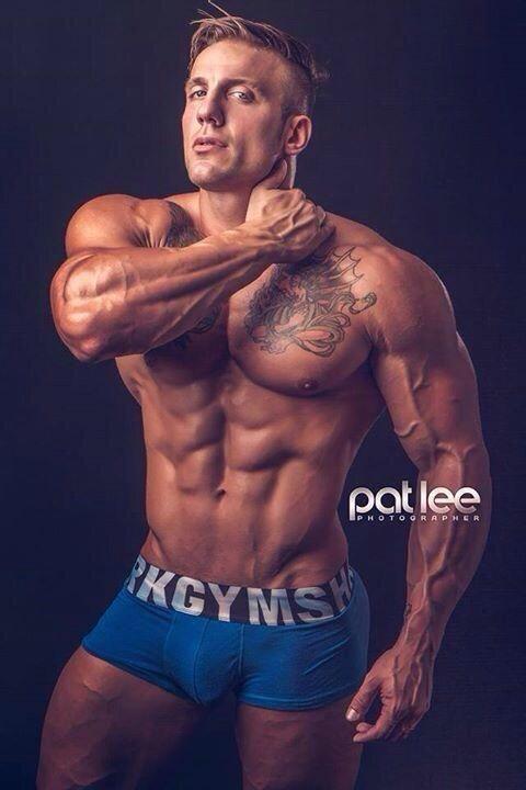 Monstrous10's tweet photo. One for you lads who like big dudes http://t.co/oN4fWCxgkZ