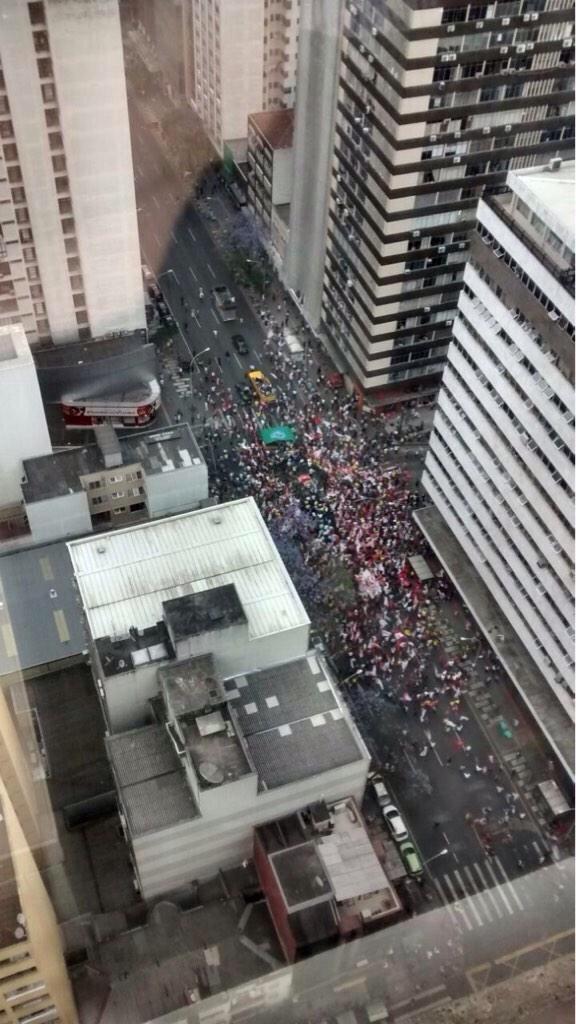 RConfidencial's tweet photo. DESDE  @RolandoDMolina: Maduro no te da pena? más gente encuentro yo en una cola para comprar la harina |  http://t.co/B0hyPj6xTK