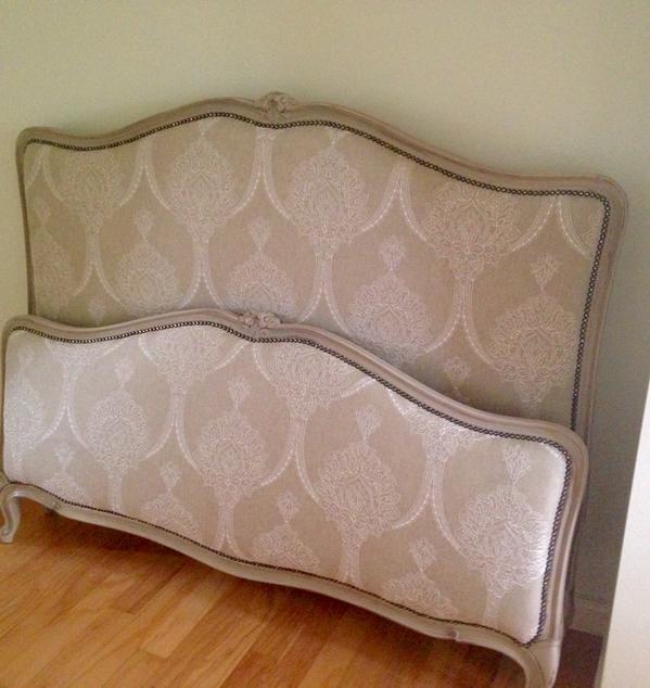 Nickih36's tweet photo. So I've finished my french capitonne bed in 💕 http://t.co/dNMYJ5l5rf