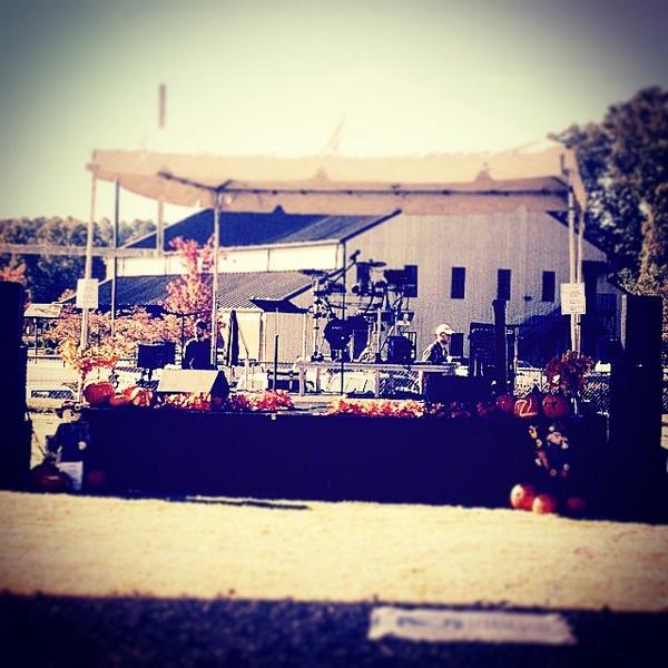 rodydavis's tweet image. Fall festival at JCA! Great show to end on :) #livesound #livesetup #fallfestival #outdo... ift.tt/1poeZOF