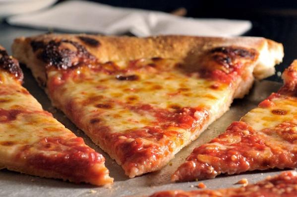 NECuisine's tweet photo. Mmmmm... Santarpio's pizza... http://t.co/N58E57nBCj