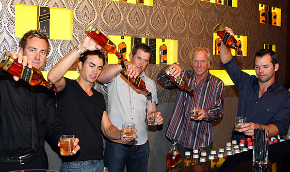 GolfDigest's tweet image. Proof that the European Tour has more fun? They share (lots) of drinks together. More reasons: golfdig.st/1wicyTN