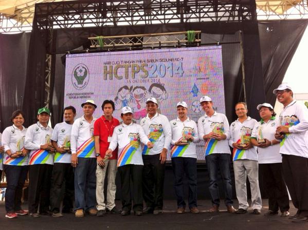 airsanitasi's tweet photo. USAID IUWASH bersama @WHOIndonesia @UNICEFIndonesia @PlanIndonesia dan mitra lain dukung Kemenkes dlm #HCTPS2014 http://t.co/VRjxy45uPY