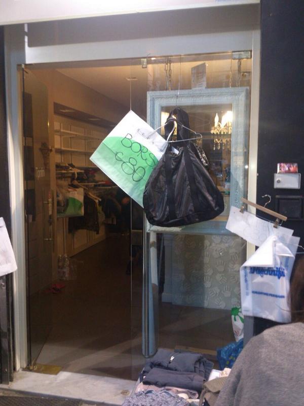 iretap's tweet image. Insomma @matteorenzi,
#italiariparte tra lutti ed evasione fiscale #innero 
#AlluvioneGenova 
Interventi?Fondi?