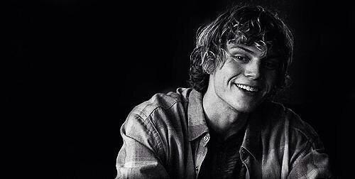 FuckableMen's tweet photo. if you don't find Evan Peters hot, you're lying http://t.co/jkiV4cGVm4