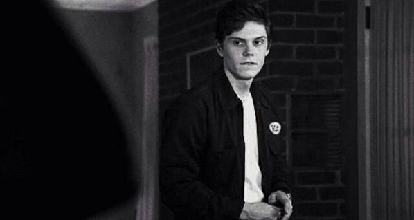 FuckableMen's tweet photo. if you don't find Evan Peters hot, you're lying http://t.co/jkiV4cGVm4