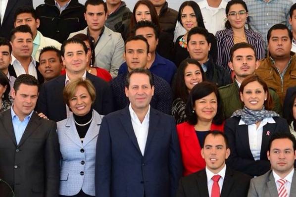 RAFAELVALLES's tweet photo. Gracias al Gobernador del @edomex por ser tan buen anfitrion @eruviel_avila #MunicipioJoven http://t.co/YTDZ6qJqRn