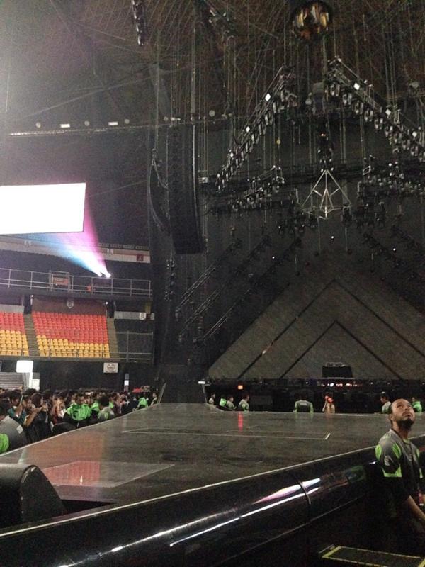 dulcedavid's tweet photo. xoxo ya en el cocierto de @katyperry  #KatyPerryMx #PrismaticWorldTour #PrismaticTourMexico http://t.co/GDyKzm1iRA