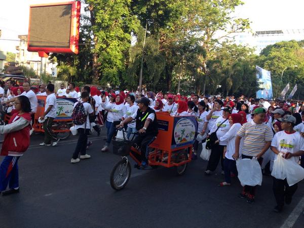 Jalan Sehat dalam rangka acara Kumpul Bareng IKA Smada Makassar cc: <a href="/tribuntimur/">Tribun Timur</a> <a href="/SMAN2Makassar/">SMAN 2 Makassar</a> <a href="/SmadaMakassar/">SMA NEG 2 MAKASSAR</a>