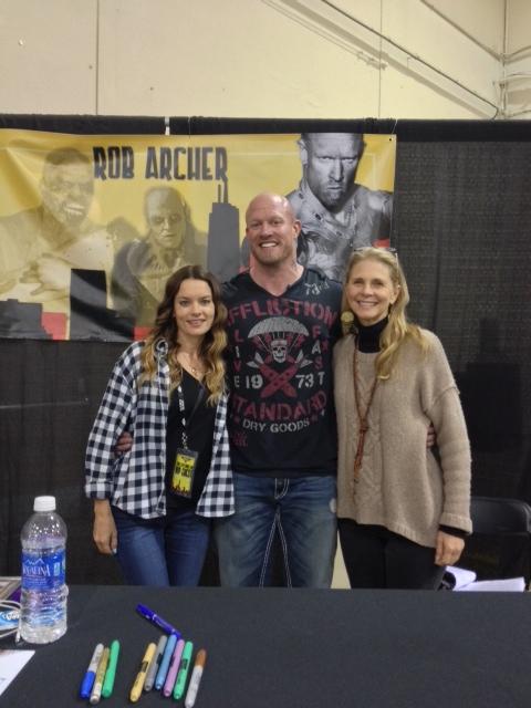 holdentome's tweet photo. β@mslindsaywagner: Fun to meet #GinaHolden and #RobArcher at #treecitycomiccon @BigInkdArcher @holdentome http://t.co/Yz168rhVTFβ RT!!