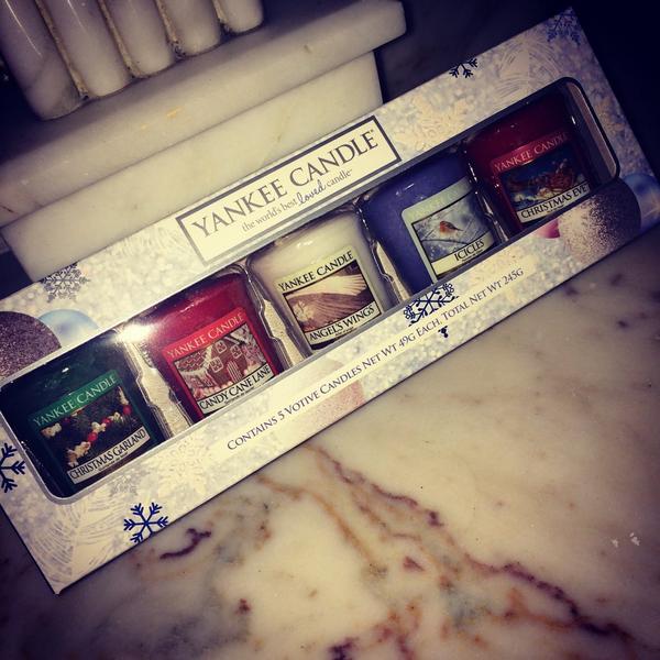 Loving my @TheYankeeCandle #christmas gift set #housewarming #favourite #candleobsession 👌❤️🏡