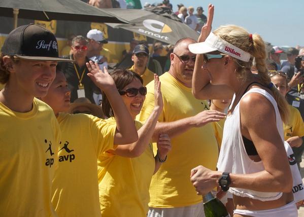 avpbeach's tweet photo. #AVPFans and volunteers are the best ones out there!! (Photo: Greg Keenan) http://t.co/aq4M0rhwpu