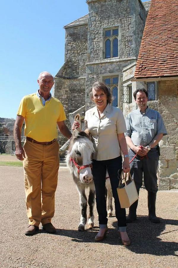 Strictly's Len Goodman & Esther Rantzen met donkey Jigsaw  whilst filming @BBCOne  #HolidayOfMyLifetime in the summer