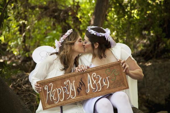 Lesbicanarias's tweet photo. Y fueron felices para siempre #lesbicanarias http://t.co/08nRxC3RLo