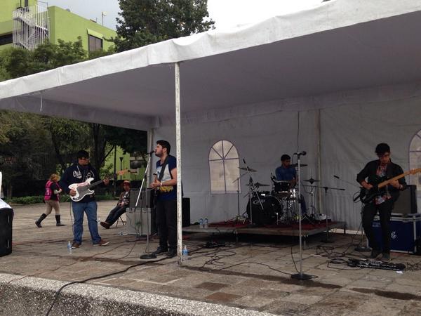 fiscumfestival's tweet photo. cerrando #F14DF los carnales de @clockthenight #sehaceruido http://t.co/4CiaycYcEx