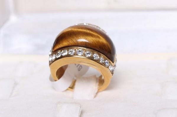 ShemaVenezuela's tweet photo. Marrón con brillantes ¡qué hermosa propuesta para este anillo! Combina con todo y para toda ocasión http://t.co/exPtoSvGxt