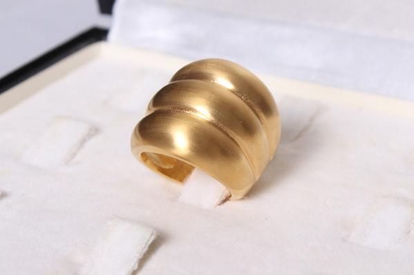 ShemaVenezuela's tweet photo. Maravillo anillo ara lucir con cualquier outfit #FashionToGo http://t.co/GoAbwcts5s