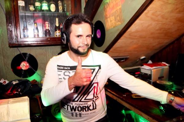 Hoy en GLoss Mostoles, Abraham aka Fiestik en cabina!