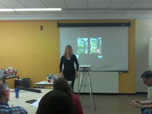 lalemerc's tweet photo. @roningirl rocking the presentation of #Publi-city!! #HackaBXL #codeEU http://t.co/72Q0fsTipB
