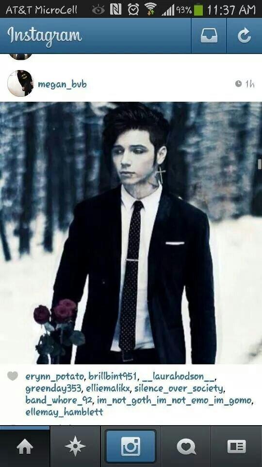BandAddict6262's tweet photo. Andy is so hot!! http://t.co/gJRW1WosZ6