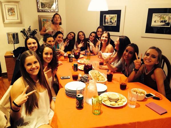 NataliaGutirre3's tweet photo. Cena con las mejores 😍😚😚😚 http://t.co/eRDiVqifrq