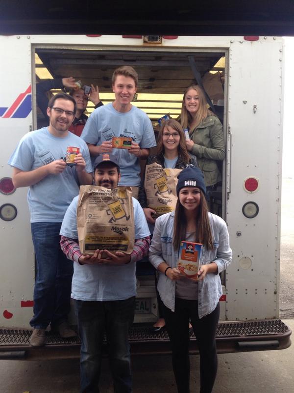suzbarbs's tweet photo. @HillJDCWest gettin' alllllll that baby food! #hotashill #JDCW http://t.co/MhI5BYpVfk