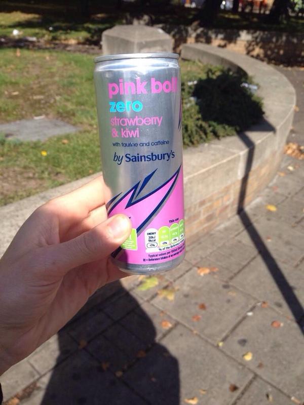 ScottMessom's tweet photo. New Renegades drink #RenegadesNFLUK @nfl_uk http://t.co/my7zoQ7u6T