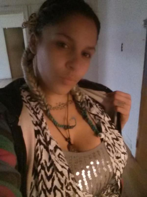 stephroyal's tweet photo. @PostBadBitches #teamgoldii in da buildin #LikeABoss #StephGoldiiHipHopsCinderella #VindictiveBxtch #DefinitionofaGee http://t.co/HRbLr3sbpc