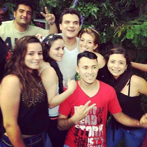 Zairahernandezp's tweet photo. @LaRedCaracol  #CaigoenLaRed con el mejor cantante de Colombia silvestre Dangond en la cuncia meta http://t.co/WHb40sULAb