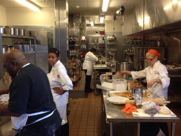 Innovative_IFBG's tweet photo. @JarvisGreen97 #necat #neworleansshrimphouse #Boston some Kitchen Shots http://t.co/n1XVGFl7kK