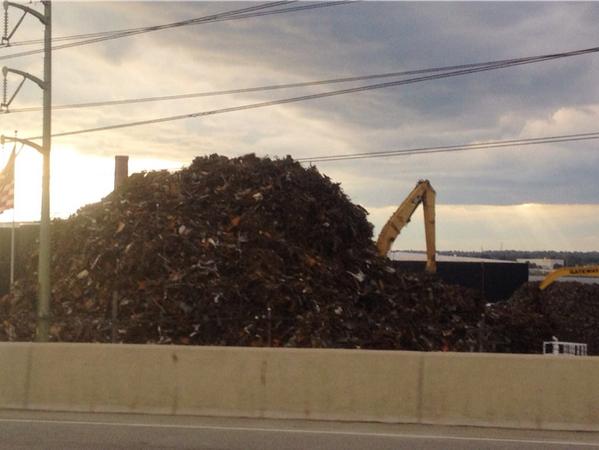 ChrispySandoval's tweet photo. "This is how our seaco meals are made, boys" #umwprobs #NotReallyButMaybeAFact http://t.co/418nmjQZVQ