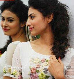 TeamMouniMohit's tweet photo. @Roymouni 's Pic 9
My Snow white! http://t.co/4d16X0p59j