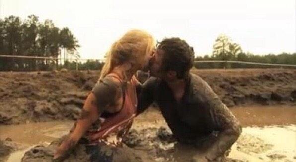 RednecksNews's tweet photo. #IfWeDate prepare to get muddy! http://t.co/Lj5xVLrxaz