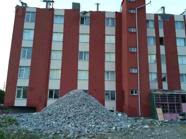 HasanCucuk's tweet photo. Memleketim Şarkışlayı AKPnin 60 cm fazla diye yıktığı bu yurt katı ve hemşerilerimin sessizliği ile hatırlayacağım http://t.co/DQj2ZAuOH7