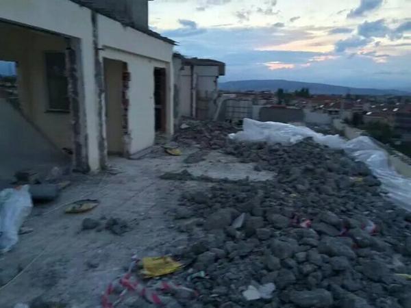 HasanCucuk's tweet photo. Memleketim Şarkışlayı AKPnin 60 cm fazla diye yıktığı bu yurt katı ve hemşerilerimin sessizliği ile hatırlayacağım http://t.co/DQj2ZAuOH7
