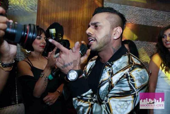 ShootsInTheCity's tweet photo. The Punjabi Rockstar @JuggyD rocking the night @MintLeafLondon http://t.co/d9jPpaq512