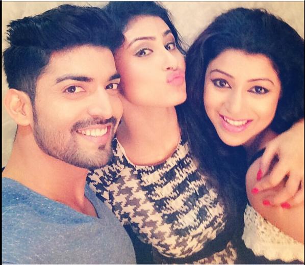 mouniroy_fc's tweet photo. @Roymouni with Gurmeet and Debina http://t.co/xQQutwuo57