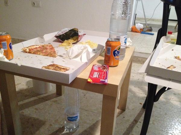 Planazo de sábado noche!! Ping pong y pizza en <a href="/LosTipejos/">Los Tipejos</a> con <a href="/gonzlez_eduardo/">Eduardo González</a> y <a href="/joaquinsolan/">joaquin exposito</a>