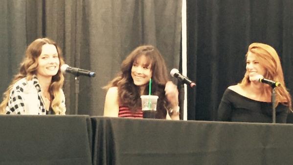 DeltaAndDaisy's tweet photo. Woo LV!! RT @holdentome: Had a blast on the panel with these beauties! @angieeverhart @LizVassey #TreeCityComicCon http://t.co/tZDuz3QVhH