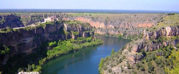 spainru's tweet photo. #Sepúlveda в провинции #Segovia с его уникальным природным заповедником,где можно увидеть огромное количество грифов http://t.co/ff4QzJgzGw