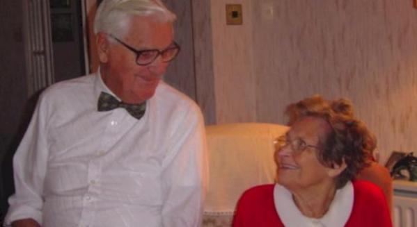 A3Noticias's tweet photo. Un anciano conmueve a Reino Unido con un poema a su mujer fallecida. Estuvieron juntos 65 años http://t.co/kGKMF7uk7T http://t.co/UwuHdXcCks