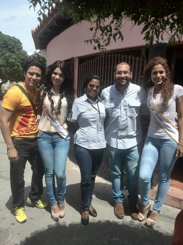 cortubar's tweet photo. Parte de nuestro equipo compartiendo con la comunidad de la Ruezga Norte en su 41 aniversario http://t.co/2ubjhRvDz4