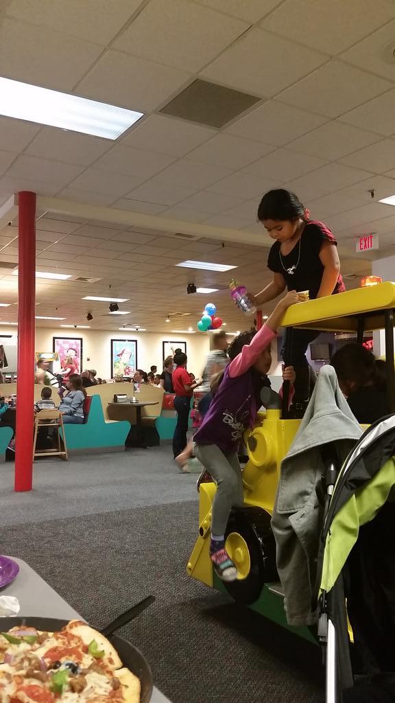BitOVonnie's tweet image. People let their kids do whatever they want in #chuckecheese #recklessbehavior