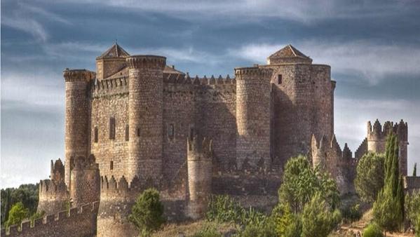 spainru's tweet photo. #pedraza #olmo #spainfood #spaintravel #bestspain #bestmadrid  бронировать лучше заранее, сложно найти свободный стол http://t.co/Us4Xn1GzCp